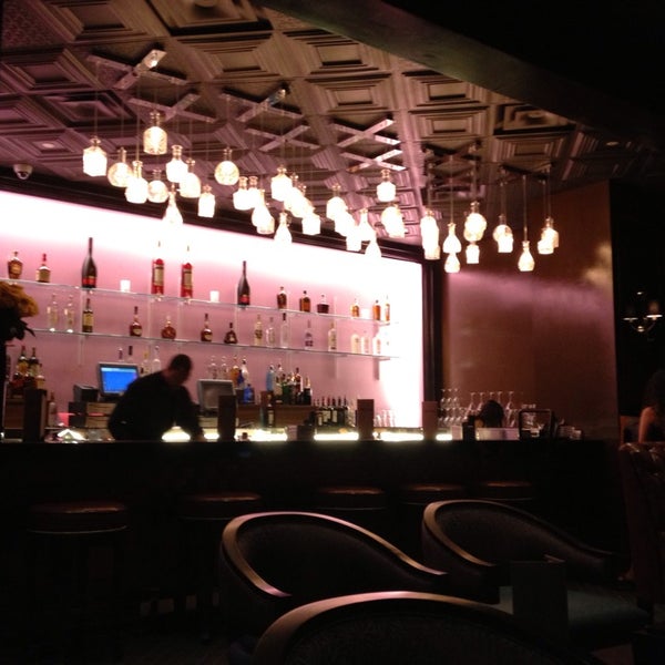 รูปภาพถ่ายที่ Mob Bar โดย Vegas U. เมื่อ 11/2/2013