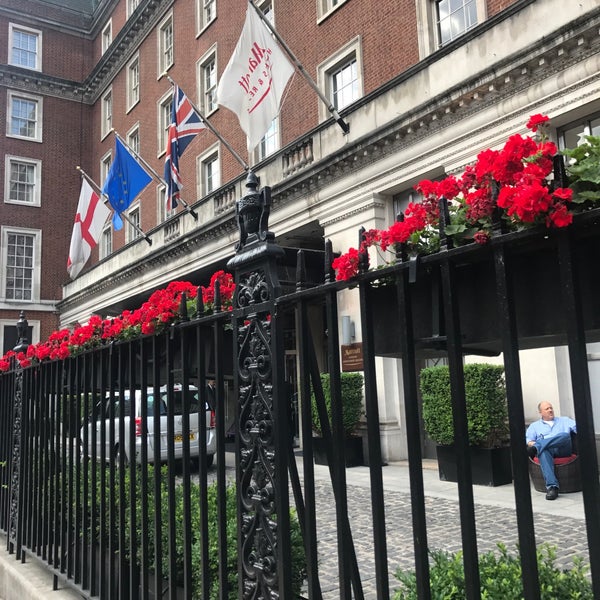 รูปภาพถ่ายที่ London Marriott Hotel Grosvenor Square โดย StyleCartel S. เมื่อ 7/6/2017