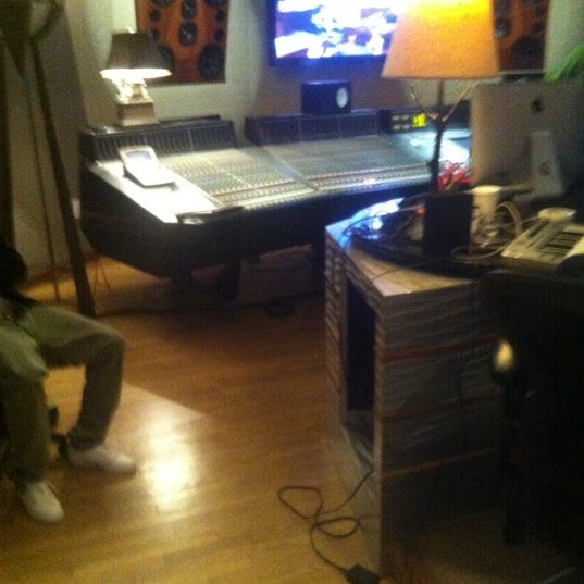 Снимок сделан в Patchwerk Recording Studios пользователем Sean F. 10/11/2012