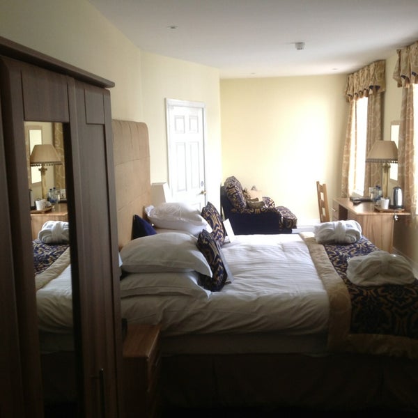 รูปภาพถ่ายที่ Ballygally Castle Hotel โดย Deja เมื่อ 6/2/2013