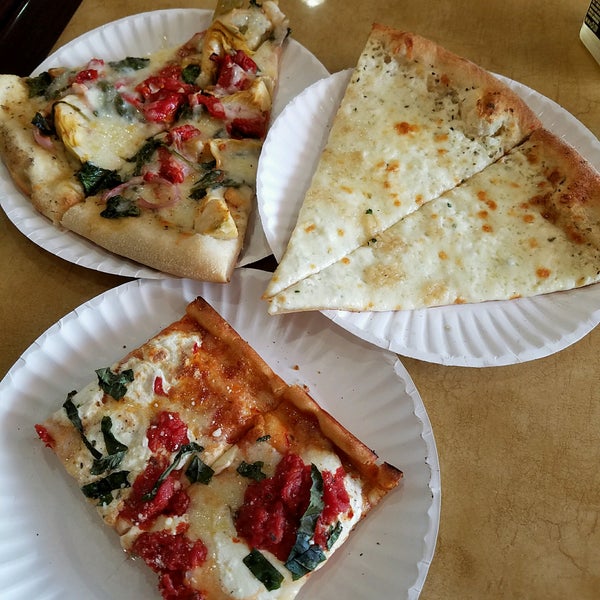 Photo taken at Parsippany&#39;s Best Pizza by JRCX . on 7/29/2016