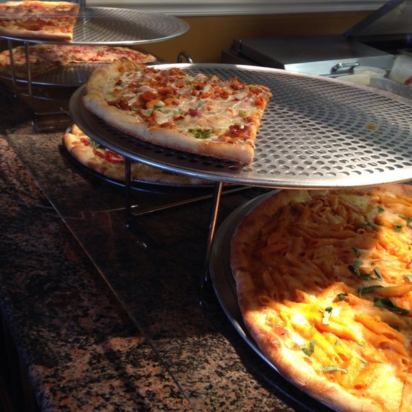 Снимок сделан в Parsippany&#39;s Best Pizza пользователем JRCX . 6/27/2014