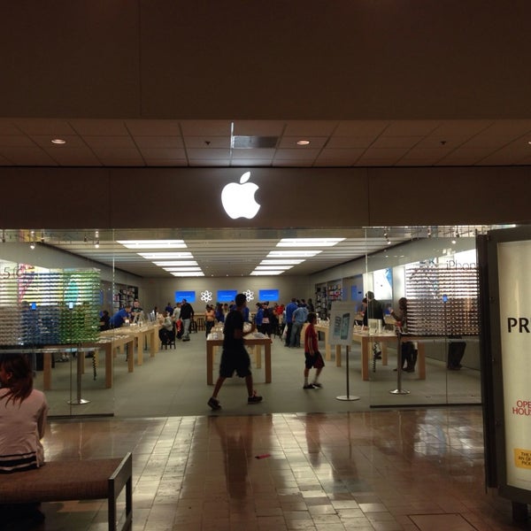 Photos at Apple Willowbrook Electronics Store in Wayne