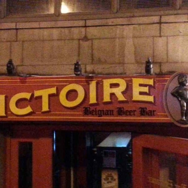 Снимок сделан в Victoire: A Belgian Beer Bar &amp; Bistro пользователем Bob S. 6/19/2013