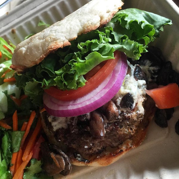 7/28/2015にIn NYCがBurger Burgerで撮った写真