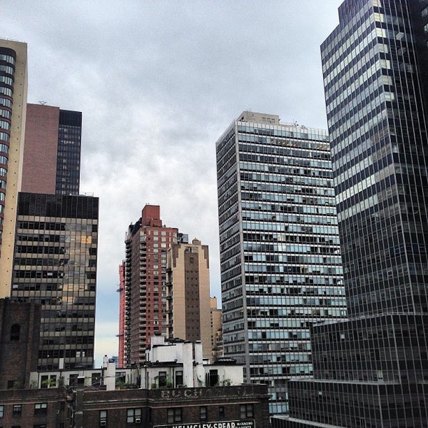 Photo prise au Henry&#39;s Roof Top Bar - @RSHotel par In NYC le8/23/2013