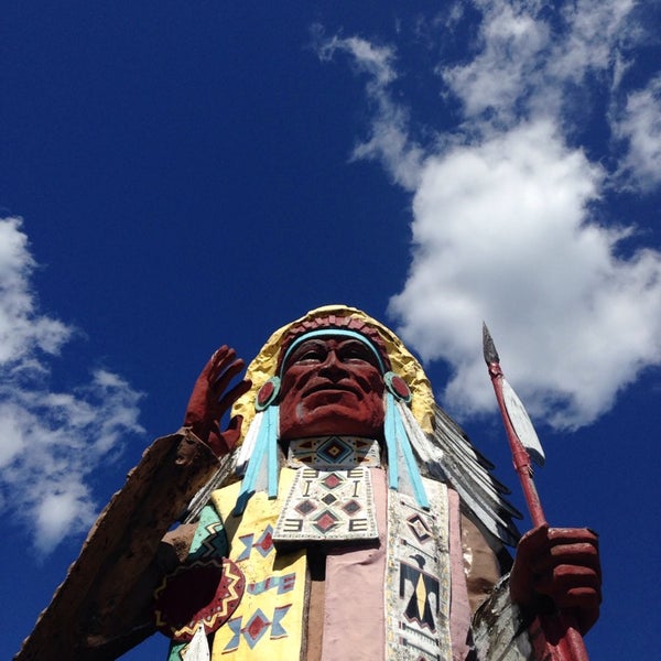 Native view. Text-align. Девушка в индейском наряде. React native. Роуч индейца.