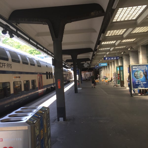 6/3/2017 tarihinde Evan S.ziyaretçi tarafından Bahnhof Zürich Enge'de çekilen fotoğraf