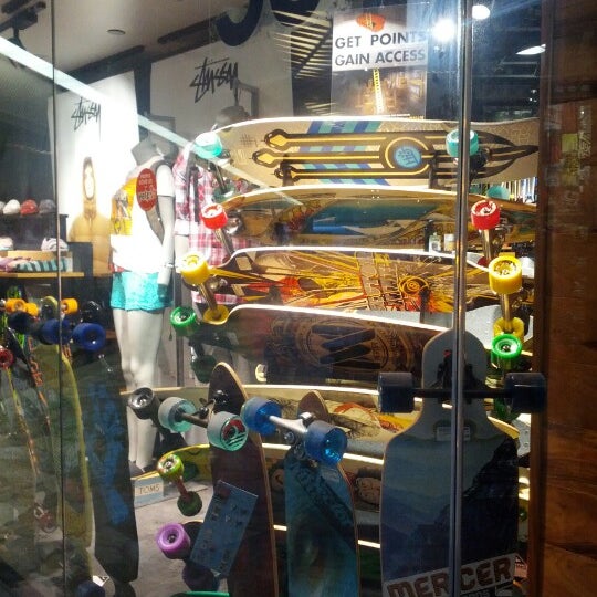 Zumiez toms store