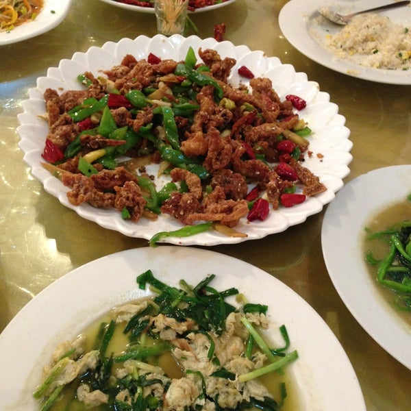 Красно бежевая кухня. Ленинский 99 вьетнамская кафе. Кухни мебельная фабрика александрия. Huong sen новосибирск. Кухня фрунзе.