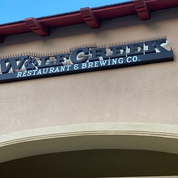 Photo taken at Wolf Creek Restaurant &amp; Brewing Co. by G L. on 9/4/2022