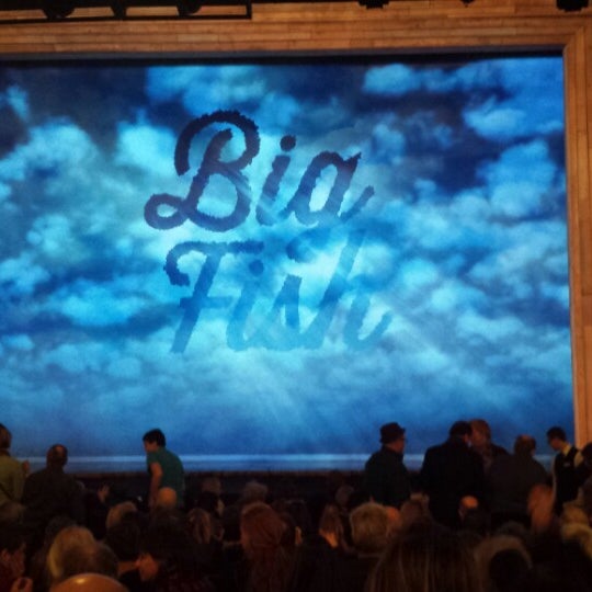 Foto scattata a Big Fish on Broadway da Kira H. il 12/27/2013
