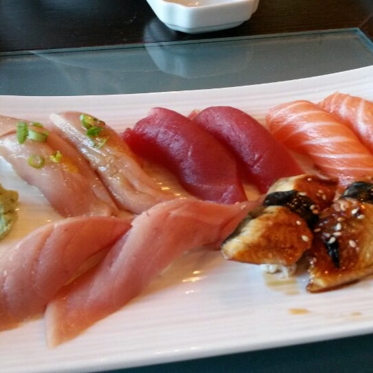 Photo taken at Bluefin Japanese Restaurant &amp; Lounge by J.D. B. on 10/18/2013