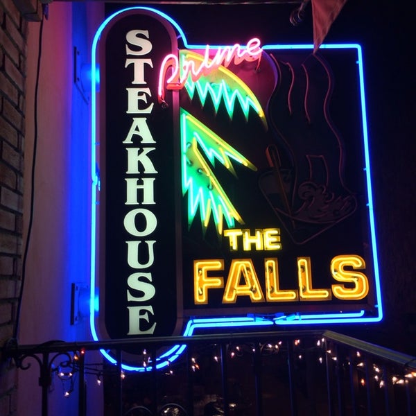 Снимок сделан в The Falls Prime Steakhouse пользователем Michael B. 10/1/2013