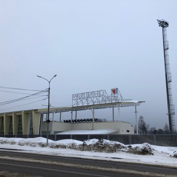 Стадион рощино. Рощино стадион. Стадион в Рощино Ленинградская область. Стадион в Рощино вместимость. Фото стадиона в Рощино 2000 года.
