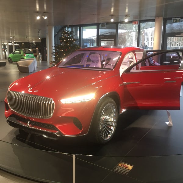 Foto tirada no(a) Mercedes-Benz Kundencenter por Andrey K. em 12/19/2018