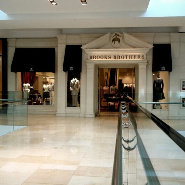 Brooks Brothers - Clothing Store in 