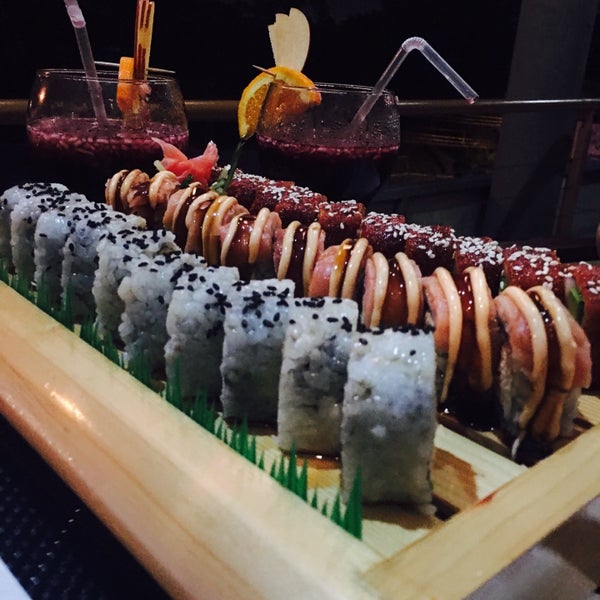 12/15/2015 tarihinde Armando U.ziyaretçi tarafından Sushi King'de çekilen fotoğraf
