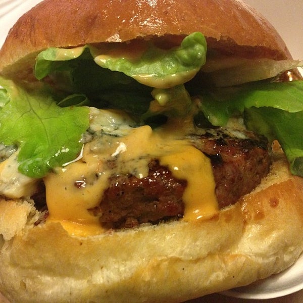 Foto tirada no(a) Burger Republic por Gate G. em 11/28/2013