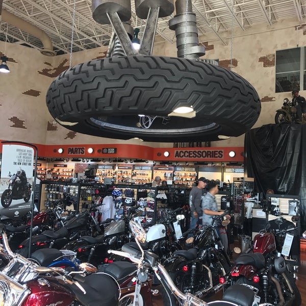 Foto tomada en Peterson&#39;s Harley-Davidson of Miami  por Thales S. el 8/19/2017