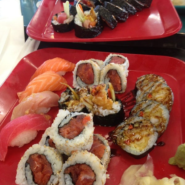 Foto tomada en Sushi a GoGo  por Kin S. el 1/12/2014