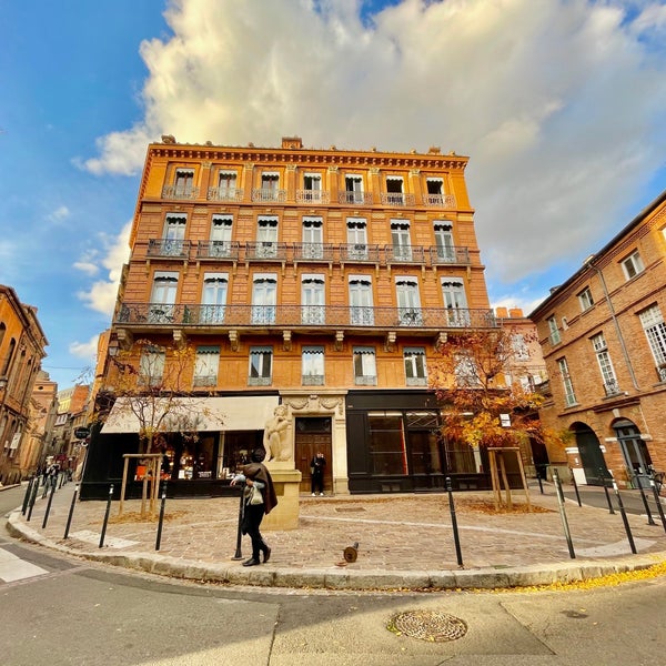 Place Mage Plaza In Toulouse