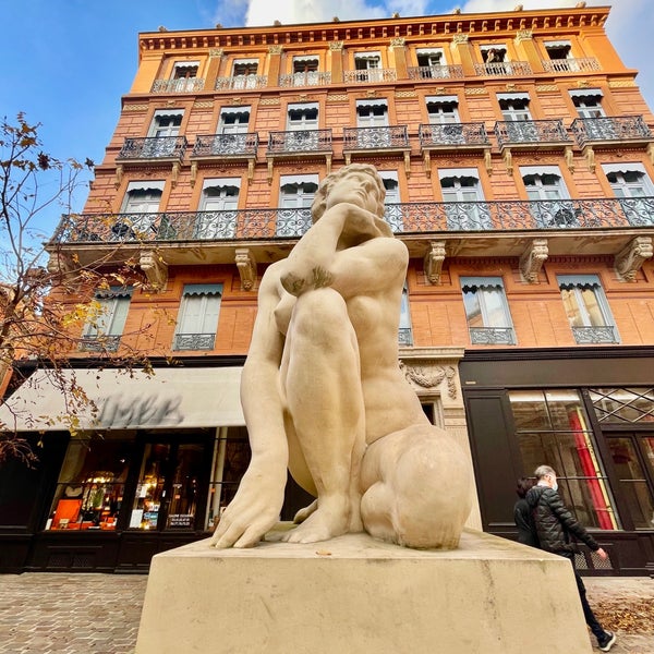 Place Mage Plaza In Toulouse