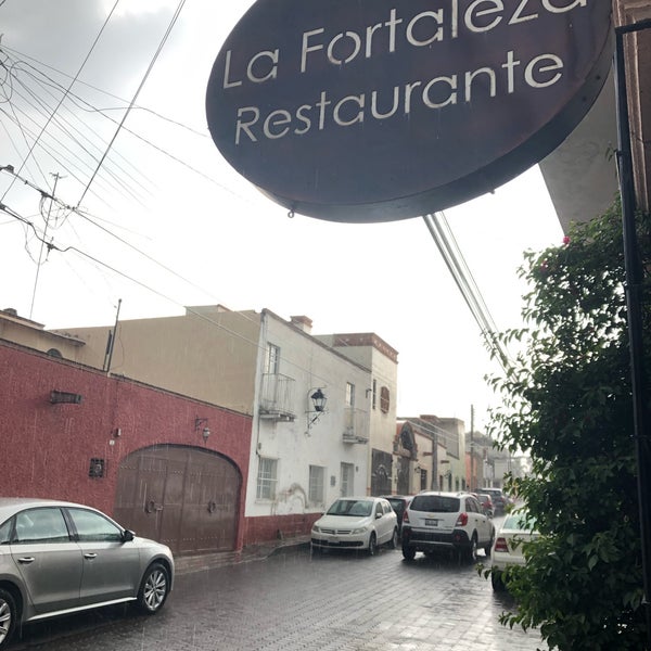 Photo prise au La Fortaleza Restaurante par Arita G. le7/21/2019