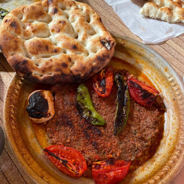 Foto diambil di Pöç Kasap ve Restaurant oleh Buket T. pada 8/12/2022