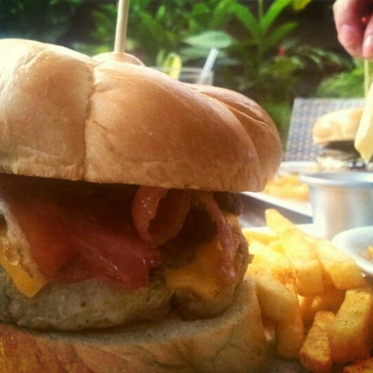 Снимок сделан в Gourmet Burger Company (GBC) пользователем Carlos M. 12/12/2012