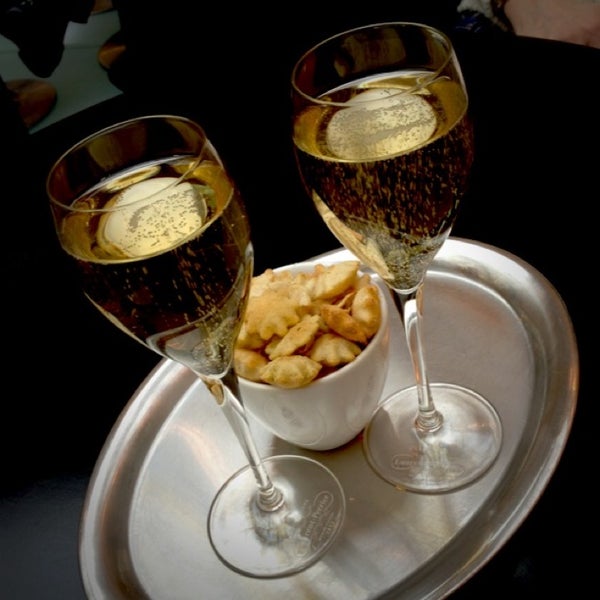 รูปภาพถ่ายที่ Champagnebar Laurent Perrier โดย Gokce D. เมื่อ 3/23/2013