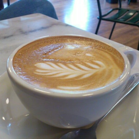 รูปภาพถ่ายที่ Cafe Sophie โดย José เมื่อ 12/22/2012