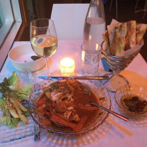 Снимок сделан в Casablanca Restaurant пользователем Allison N. 7/19/2014