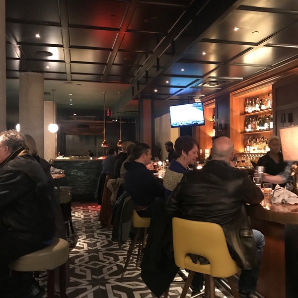 12/30/2018 tarihinde Allison N.ziyaretçi tarafından Mercy Bar &amp; Dining Room'de çekilen fotoğraf