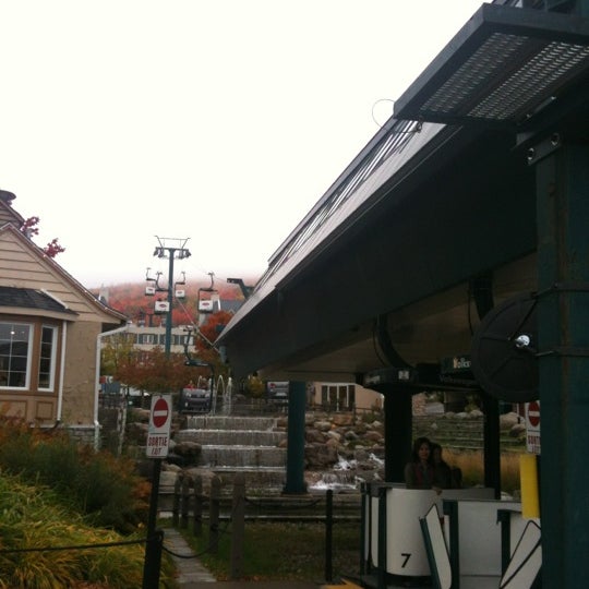 10/4/2012 tarihinde Osho N.ziyaretçi tarafından Station Mont Tremblant Resort'de çekilen fotoğraf