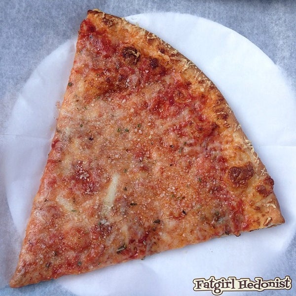 Photo prise au Kings County Pizza par Fatgirl H. le4/26/2014