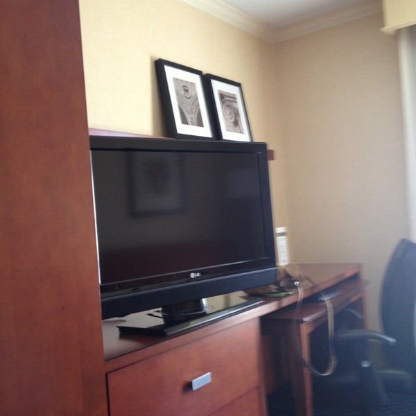 Photo taken at Courtyard by Marriott Boston Lowell/Chelmsford by Kevin C. on 7/5/2014