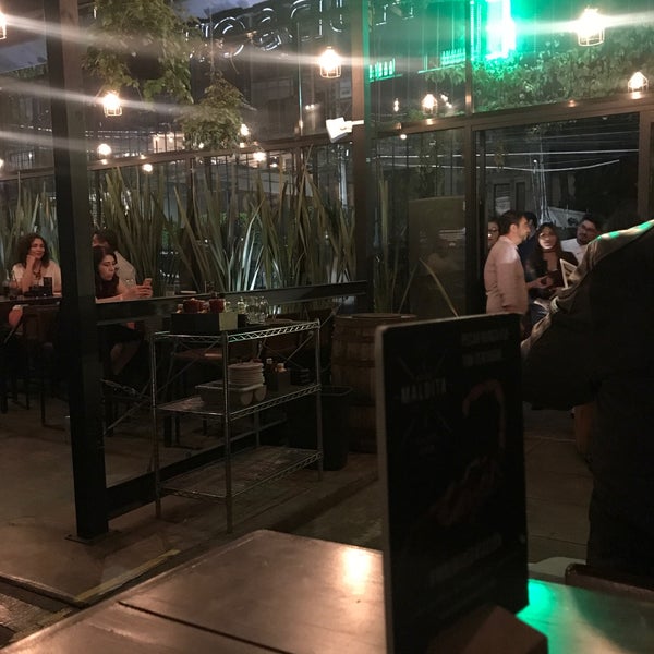 Foto tirada no(a) Hudson Bar por Arturo C. em 2/18/2018