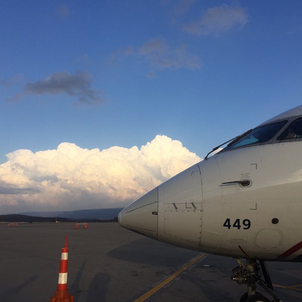 รูปภาพถ่ายที่ University Park Airport (SCE) โดย Farah A. เมื่อ 3/16/2016