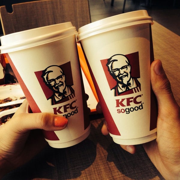 รูปภาพถ่ายที่ KFC โดย elle_ellesh เมื่อ 6/24/2014
