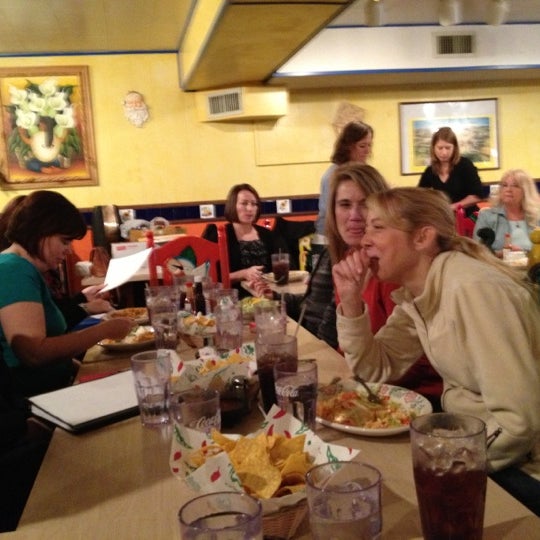 11/28/2012 tarihinde Michelle @.ziyaretçi tarafından Guadalajara Mexican Restaurant &amp; Bar'de çekilen fotoğraf