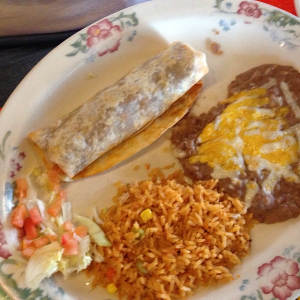 Снимок сделан в Anaya&#39;s Fresh Mexican Restaurant пользователем Merissa B. 5/24/2014