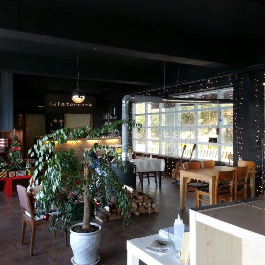 Мята лаунж ресторан. Кинза ресторан веранда щелково. Кафе с верандой щелково. Кафе терраса лианозово. Кинза ресторан веранда щелково.