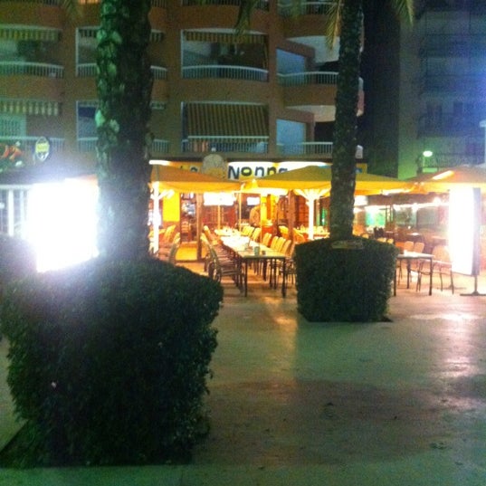 รูปภาพถ่ายที่ Restaurante Pizzería La Nonna Salou โดย AnoukiB เมื่อ 11/2/2012