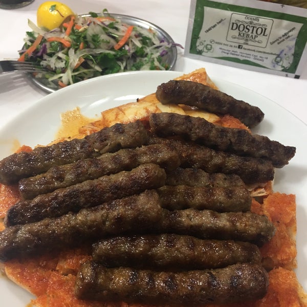 Das Foto wurde bei Dostol Kebap Salonu von Cuneyt C. am 1/13/2018 aufgenommen