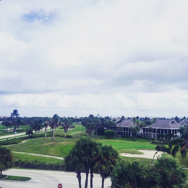 Photo taken at Marriott Hutchinson Island Beach Resort, Golf &amp; Marina by Basak G. on 8/25/2016