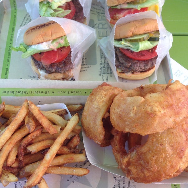 Photo taken at BurgerFi by Tom T. on 3/16/2015