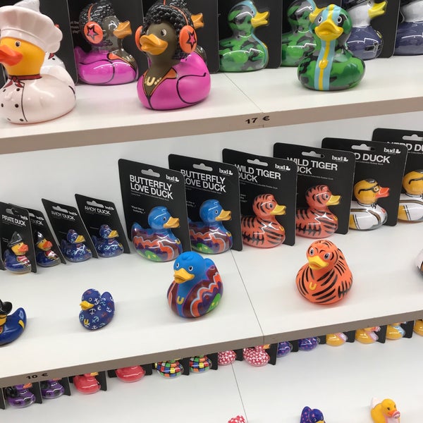 11/16/2017 tarihinde Bernard C.ziyaretçi tarafından Lisbon Duck Store'de çekilen fotoğraf