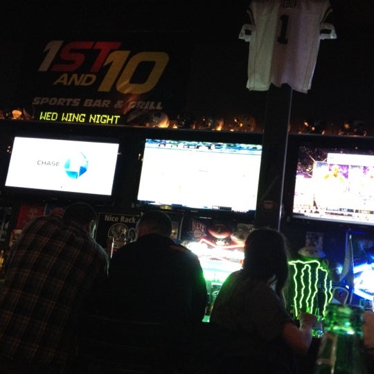 Photo taken at 1st and 10 Sports Bar &amp; Grill by Viviana E. on 11/3/2012