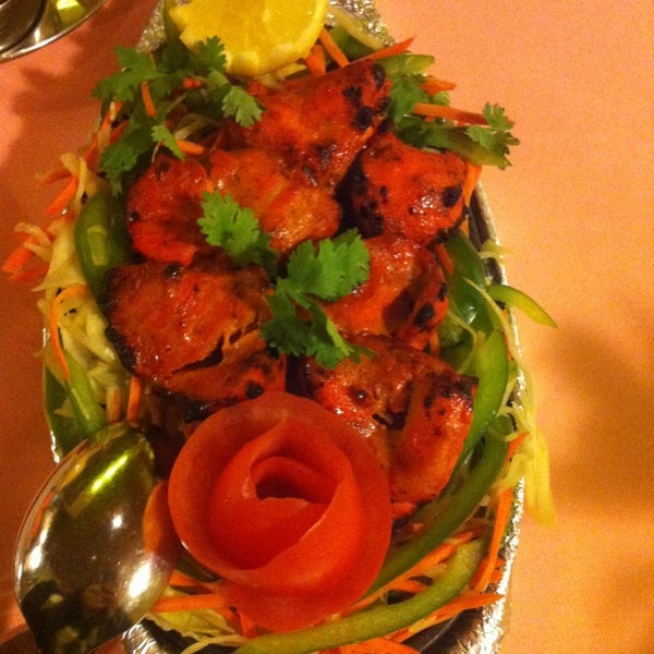 Chicken Tikka schmeckt sehr lecker und ist frisch aus dem indischen Holzkohleofen !